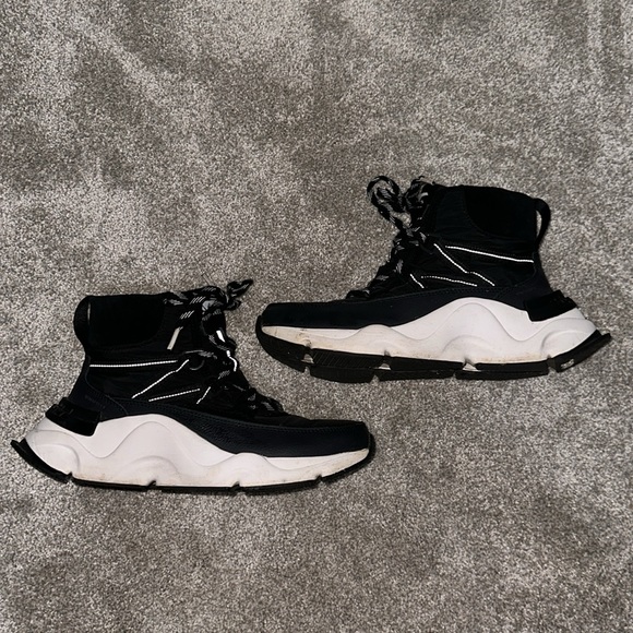 Sorel Women's Kinetic RNEGD Storm Boot. Black. Great condition. Size 7.5. - Picture 8 of 12